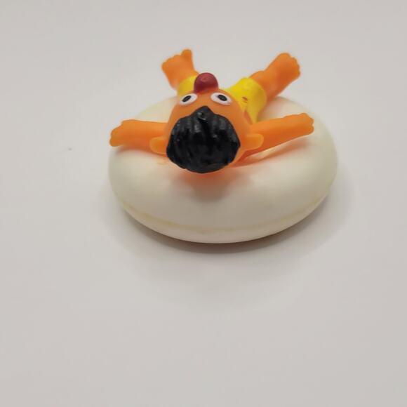 Collectible ILLCO Sesame Street Ernie On Inner Tube 2.5" PVC Figure Vintage - Picture 3 of 4